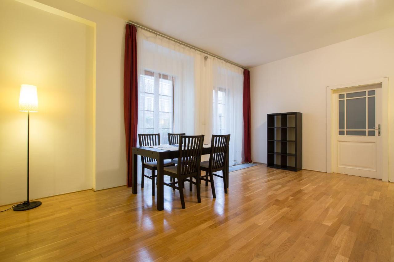 Elegant Apartment With Free Garage In The Center Of 프라하 외부 사진